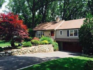 721 Upper Blvd, Ridgewood, NJ 07450-1124
