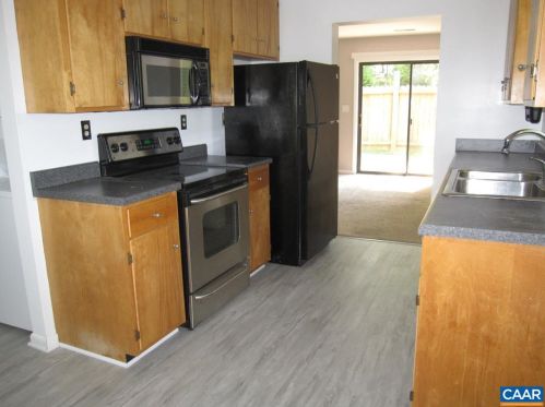 1201 Chatham Rdg, Charlottesville VA  22901-3187 exterior