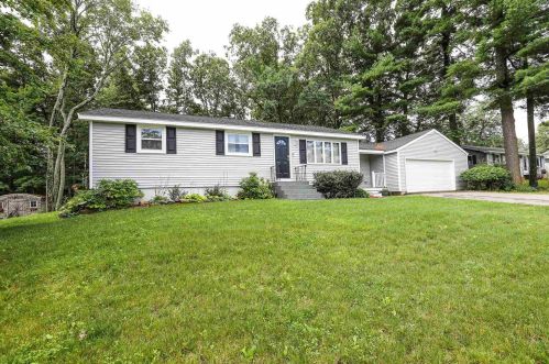 47 Langholm Dr, Nashua, NH 03062-3064