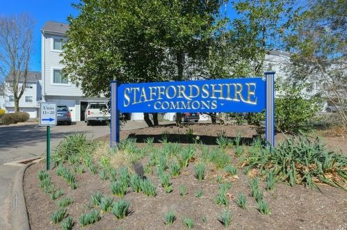 25 Staffordshire Commons Dr, Wallingford CT  06492-1743 exterior