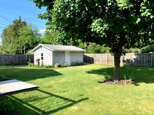 1516 Woodland Dr, Sycamore IL  60178-1042 exterior
