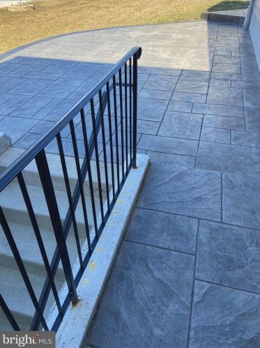 118 Un Rdg Dr, Charles Town WV 25414-4937 exterior