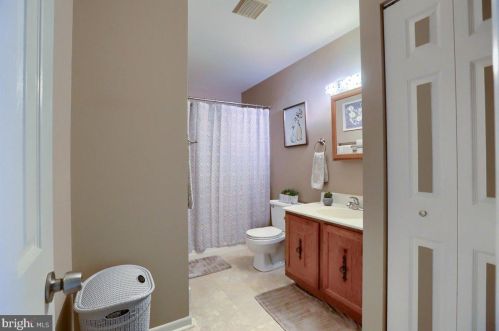 2410 Creek View Dr, Lancaster PA  17602-1450 exterior