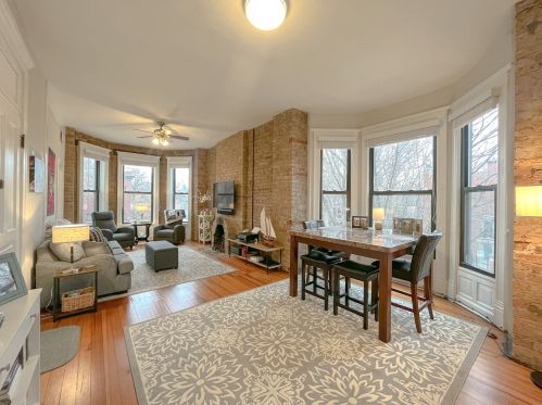3765 Kenmore Ave, Chicago, IL 60613-2905