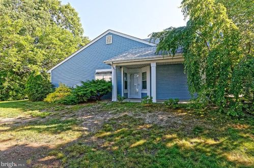 1059 Buckingham Dr, Lakehurst, NJ 08759-5301