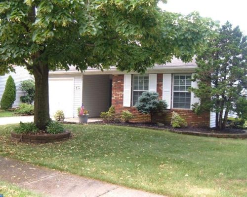15 Chestnut Hill Ln, Columbus, NJ 08022-1038