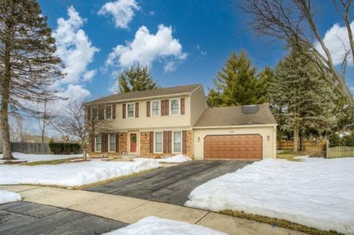 573 Stanhope Ct, Naperville, IL 60565-2612