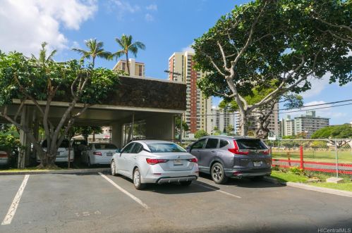2825 King St, Honolulu HI  96826-3563 exterior