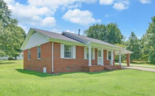 69 Pine St, Cleveland, GA 30528-1285