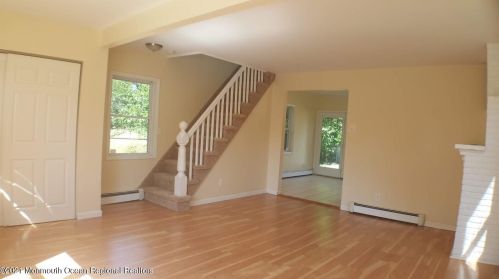 70 Atlantic Ave, Middletown, NJ 07748-5703