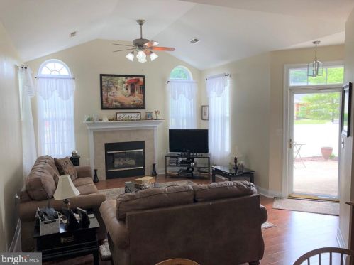 6242 Autumn Leaf Dr, Fredericksburg, VA 22407-7205