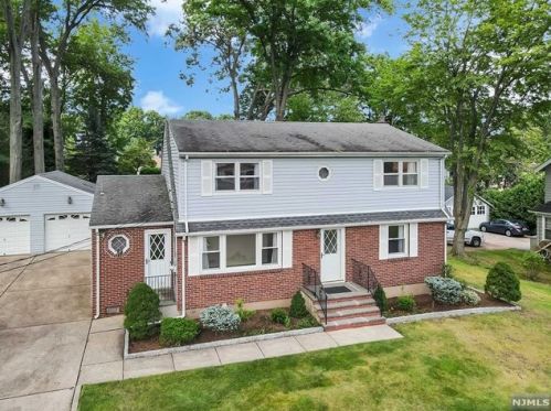 27 Poplar St, Cresskill, NJ 07626-2526