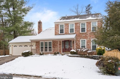 5288 Dunleigh Dr, Springfield, VA 22015-1617