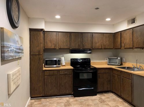 118 Camelot Dr, Atlanta, GA 30349-6501