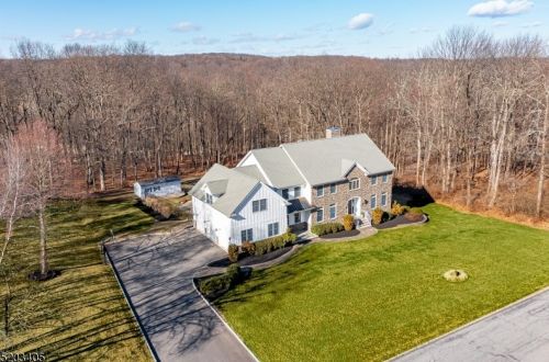 2 Evergreen Ln, Califon, NJ 07830-4195