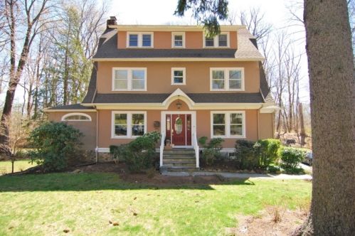 20 Pollard Rd, Mountain Lakes, NJ 07046-1607