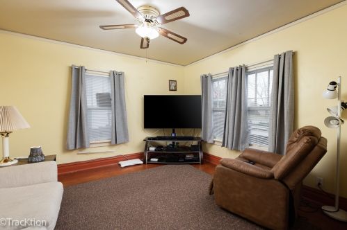1807 Kensington Rd, Mount Prospect, IL 60056-1923