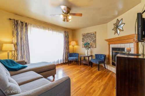5841 Stuart Ln, Oak Forest, IL 60452-2829