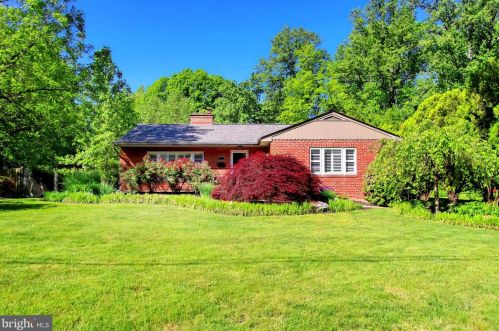 3108 Holmes Run Rd, Falls Church, VA 22042-4308