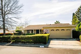 141 Warren Dr, Vacaville, CA 95687-6646