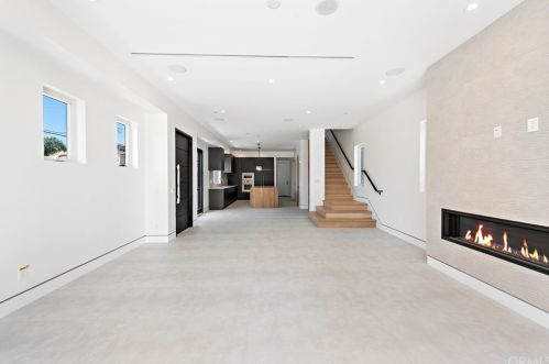 620 Huntington St, Huntington Beach, CA 92648-4752