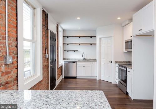 535 Strawberry St, Lancaster PA  17602-4466 exterior