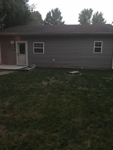 806 Walnut St, Dorchester, IL 62033-1564