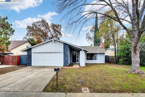124 Randall Ave, Vacaville, CA 95687-5227