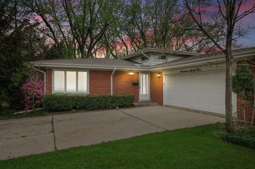 1784 Whitcomb Ave, Des Plaines IL  60018-1626 exterior