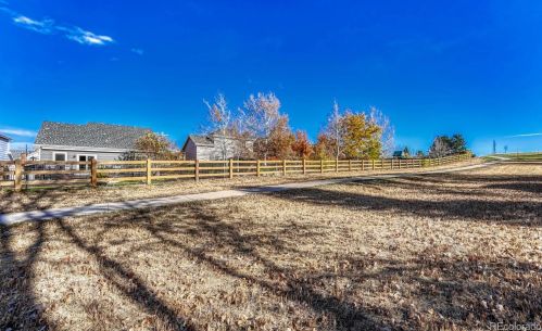 6051 Valdai Way, Aurora CO 80015-6521 exterior