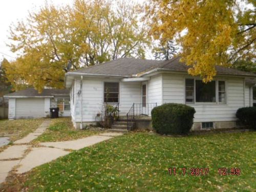 303 3rd St, Fisher, IL 61843-9707