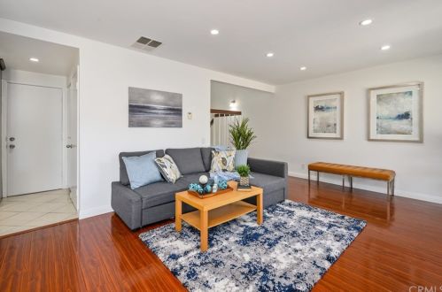 4616 5th St, Santa Ana, CA 92703-3164