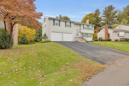 3 Blue Grass Dr, Middletown, CT 06457-5005