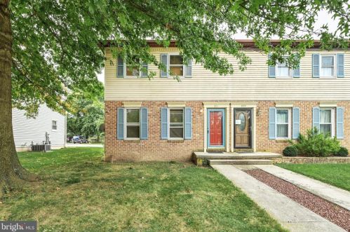 881 Mcallister St, Hanover, PA 17331-4141