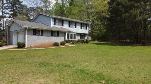 375 Pineburr Ln, Stone Mountain, GA 30087-5516