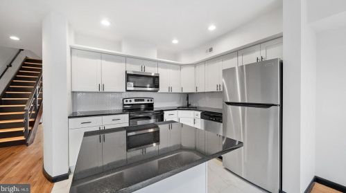 512 4 St, Philadelphia PA 19133-3105 exterior