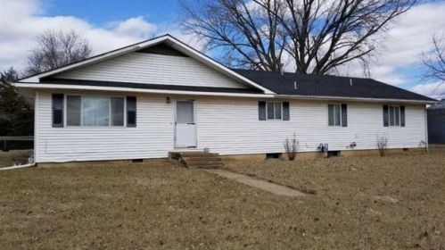 207 Elm St, Savonburg, KS 66772-4163