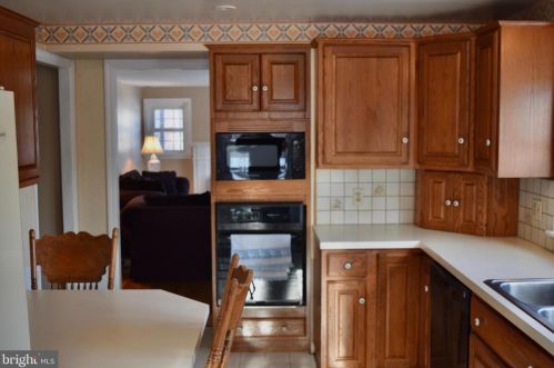 156 School House Rd, Lancaster PA  17603-6314 exterior