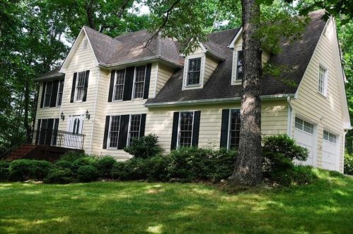 506 Leslie Ct, Holly Springs, GA 30188-2156