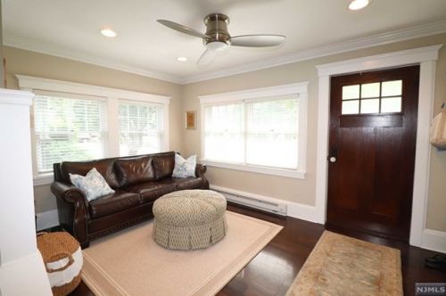 25 Rodney St, Ridgewood, NJ 07452-2103