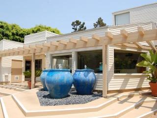 6242 Warner Ave, Huntington Beach CA  92647-5187 exterior