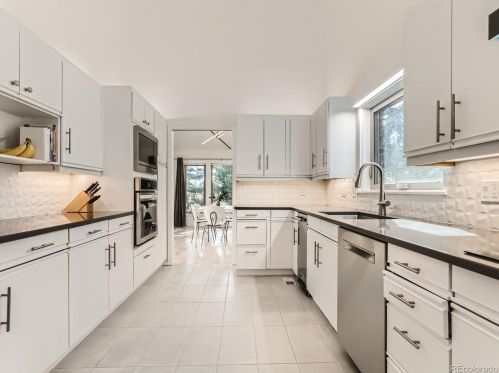 24 Beacon Hill Ln, Englewood CO  80111-5244 exterior