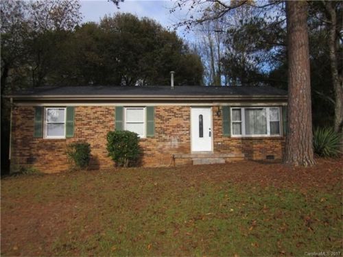 104 Farmington Dr, Stanley, NC 28164-1304