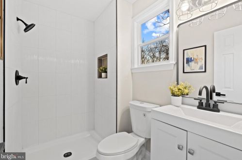 2121 Edgeware St, Silver Spring MD  20905-4216 exterior