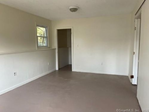 21 Faulkner Dr, Quaker Hill, CT 06375-1005
