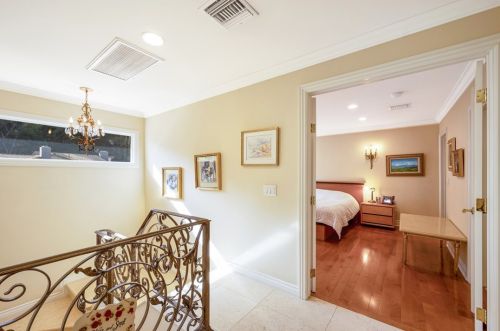1360 Greenbriar Rd, Glendale CA  91207-1254 exterior