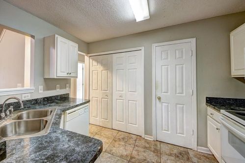 2297 Charleston Pointe, Atlanta GA  30316-3018 exterior