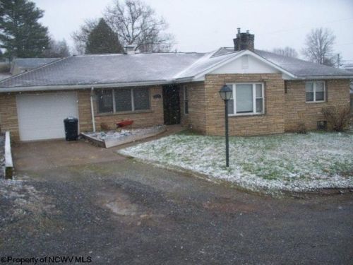 2205 Oakdale Pl, White Hall, WV 26554-8559