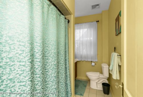 35 Leroy Pl, Tinton Falls NJ  07701-1712 exterior