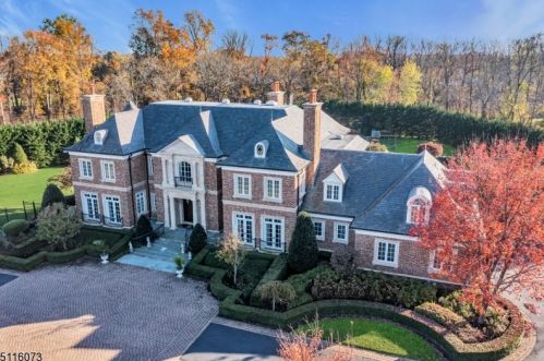 12 Bordens Brook Way, Holmdel Village, NJ 07733-2225